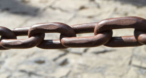 A picture of a link chain representing backlinks for SEO.
